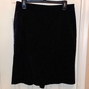 Worthington Stretch Pencil Skirt Pinstripe Black Size 10
